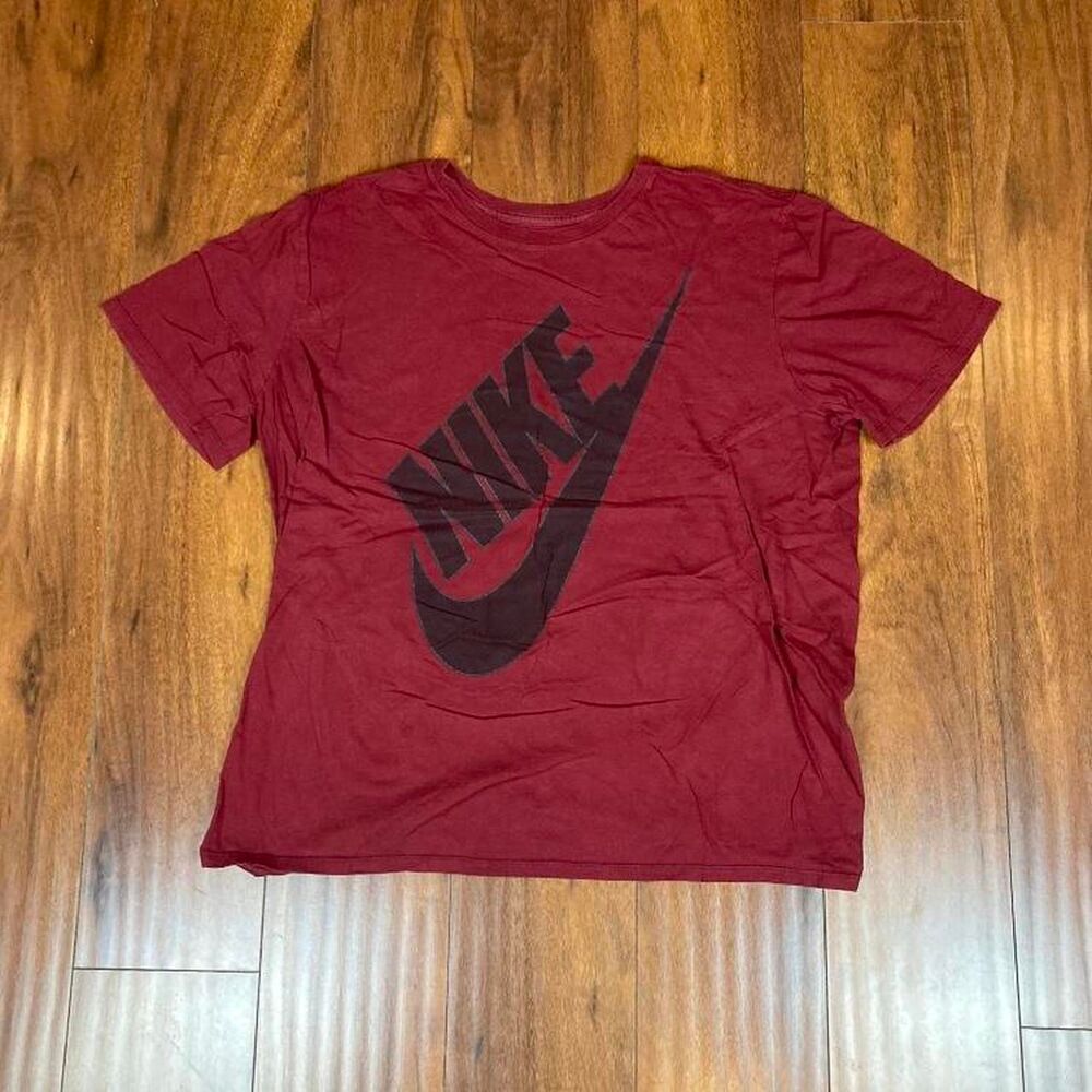 Nike Men's Burgundy T-shirt